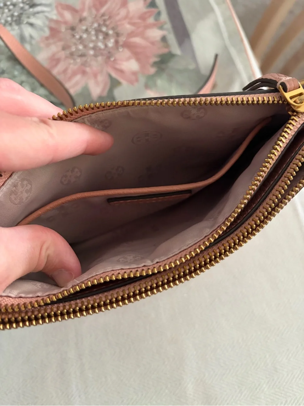 Like new Tory Burch Pink Pebbled Leather crossbody bag